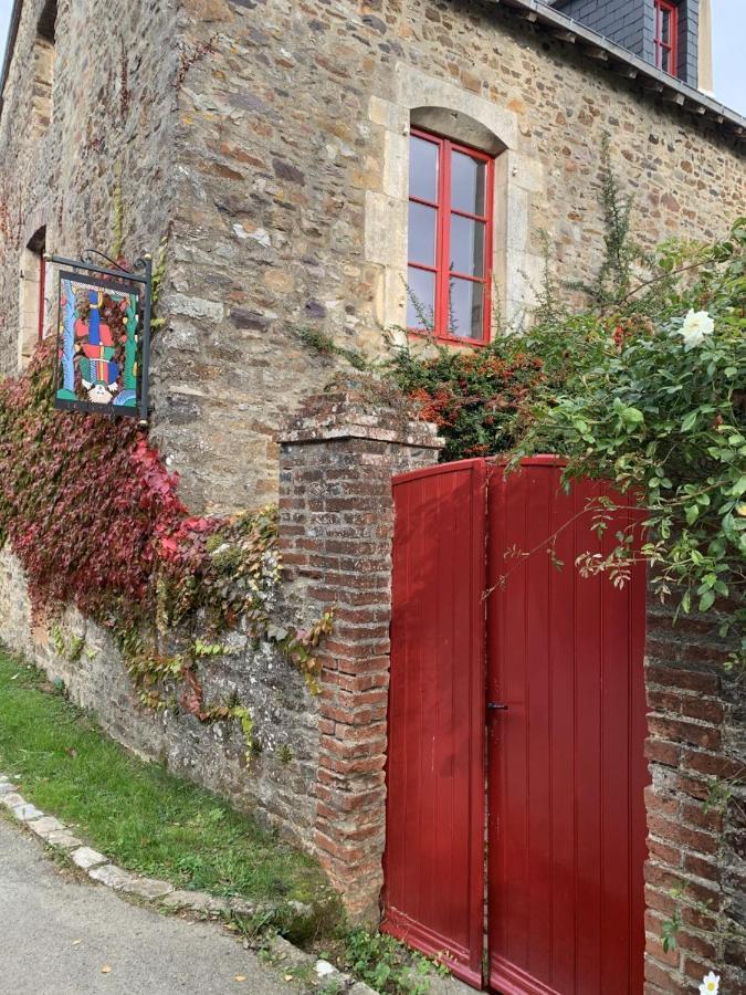 Cote Jardin Bed & Breakfast Sainte-Suzanne  Bagian luar foto