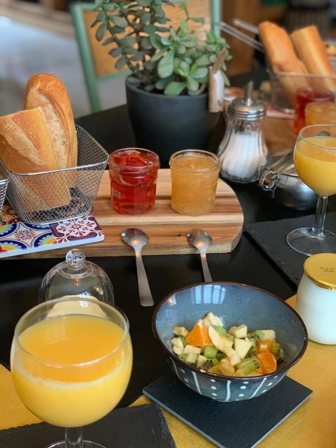 Cote Jardin Bed & Breakfast Sainte-Suzanne  Bagian luar foto