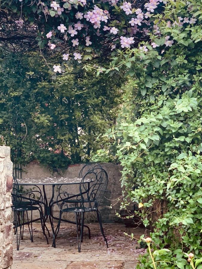 Cote Jardin Bed & Breakfast Sainte-Suzanne  Bagian luar foto