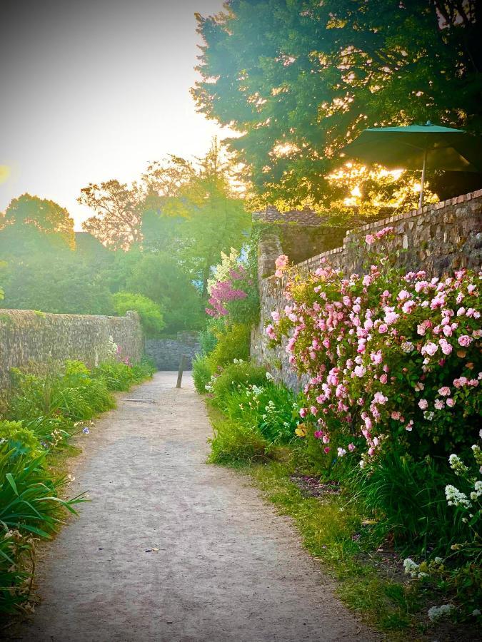 Cote Jardin Bed & Breakfast Sainte-Suzanne  Bagian luar foto